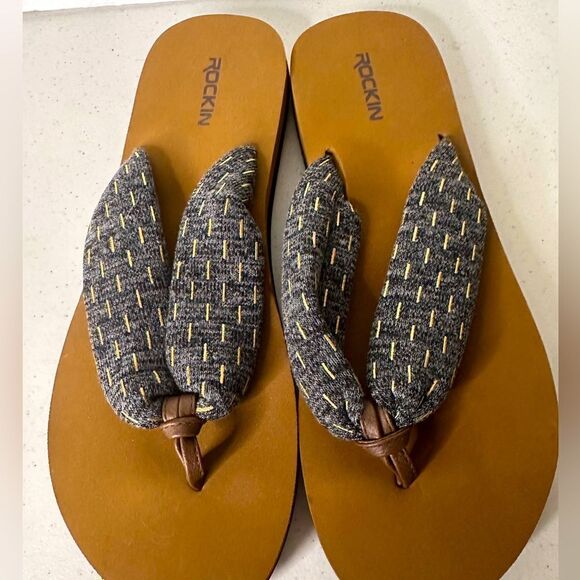 Rockin Footwear Charcoal Fabric Knot Flip-Flop - Picture 1 of 7